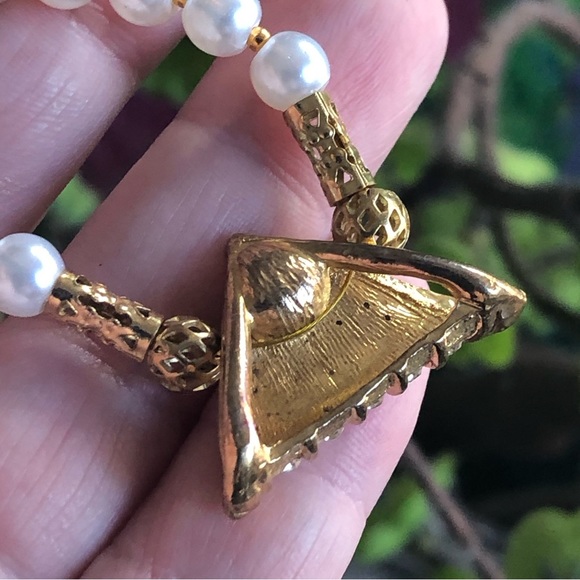 Handcrafted repurpose rhinestone triangle pendant Czech glass Pearl necklace - Picture 10 of 12